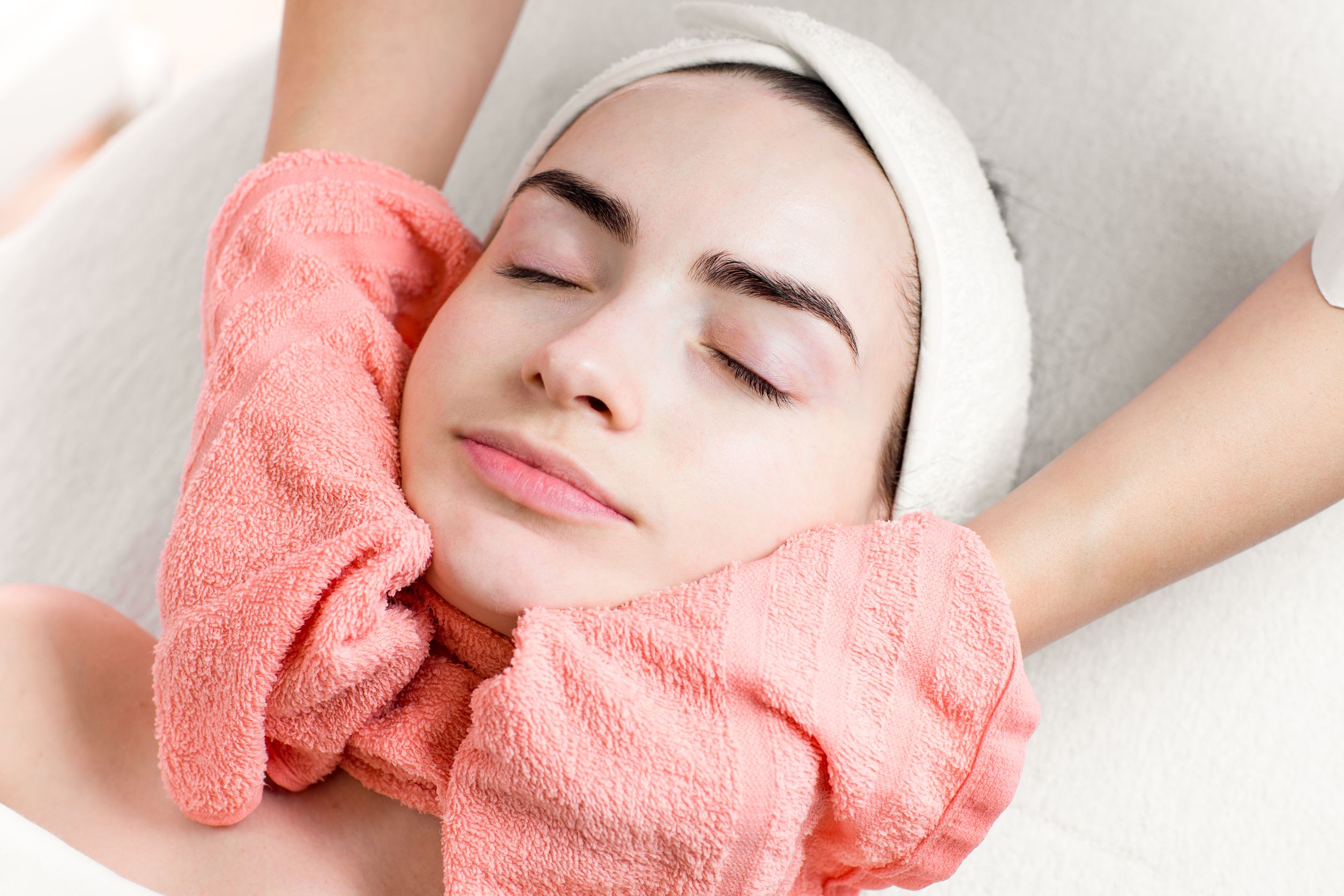 4 Benefits of Getting Regular Facials